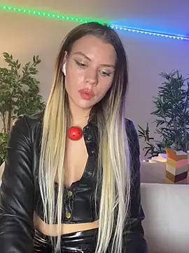 Snapshot of KittyKatyDream chatting on 1, 3, 2025 KittyKatyDream online show from 1, 3, 2025