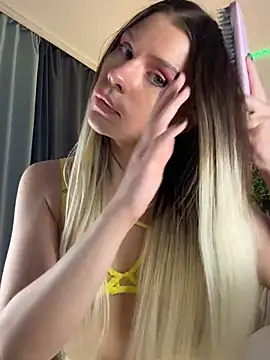 Snapshot of KittyKatyDream chatting on 17, 2, 2025 KittyKatyDream online show from 17, 2, 2025