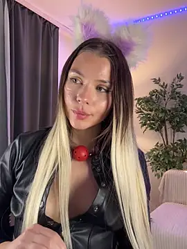 Snapshot of KittyKatyDream chatting on 6, 2, 2025 KittyKatyDream online show from 6, 2, 2025