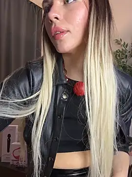 Snapshot of KittyKatyDream chatting on 2, 3, 2025 KittyKatyDream online show from 2, 3, 2025