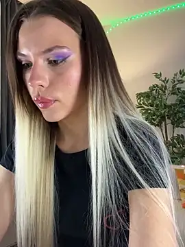 Snapshot of KittyKatyDream chatting on 10, 2, 2025 KittyKatyDream online show from 10, 2, 2025