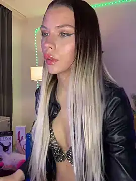 Snapshot of KittyKatyDream chatting on 20, 2, 2025 KittyKatyDream online show from 20, 2, 2025