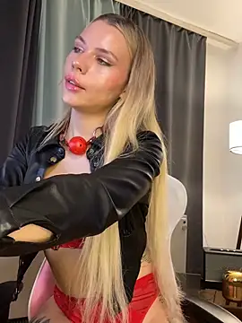 Snapshot of KittyKatyDream chatting on 8, 5, 2026 KittyKatyDream online show from 8, 5, 2026