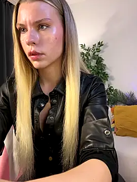 Snapshot of KittyKatyDream chatting on 2, 11, 2025 KittyKatyDream online show from 2, 11, 2025