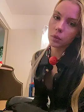 Snapshot of KittyKatyDream chatting on 7, 5, 2026 KittyKatyDream online show from 7, 5, 2026