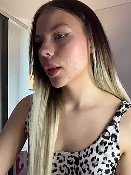 Snapshot of KittyKatyDream chatting on 13, 3, 2025 KittyKatyDream online show from 13, 3, 2025