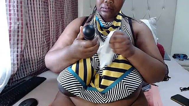 Snapshot of CHOCOLATEDARKBUSTYX chatting on 27, 10, 2025 CHOCOLATEDARKBUSTYX online show from 27, 10, 2025