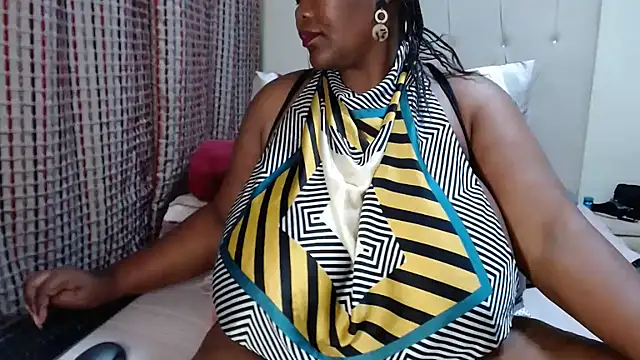 Snapshot of CHOCOLATEDARKBUSTYX chatting on 23, 11, 2025 CHOCOLATEDARKBUSTYX online show from 23, 11, 2025