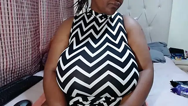 Snapshot of CHOCOLATEDARKBUSTYX chatting on 31, 10, 2025 CHOCOLATEDARKBUSTYX online show from 31, 10, 2025