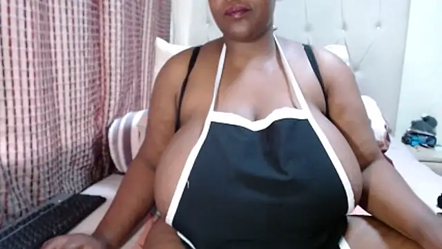 Snapshot of CHOCOLATEDARKBUSTYX chatting on 26, 11, 2025 CHOCOLATEDARKBUSTYX online show from 26, 11, 2025