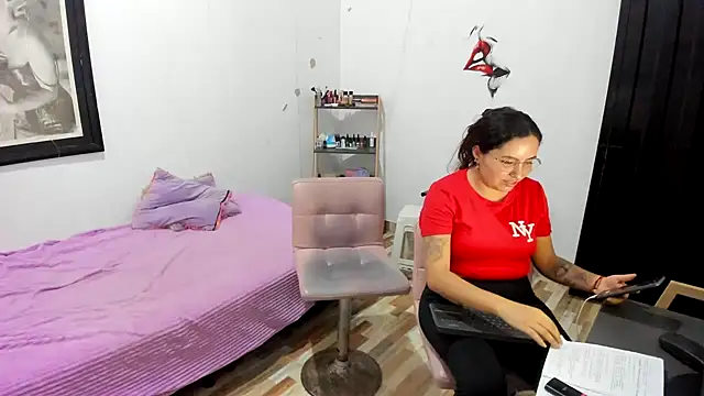  girls on fire  online show from 27, 3, 2026