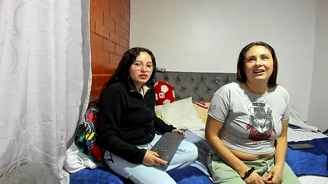  girls on fire  online show from 19, 12, 2025