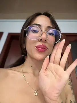 Snapshot of lauravasquez chatting on 17, 2, 2025 lauravasquez online show from 17, 2, 2025