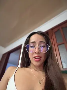 Snapshot of lauravasquez chatting on 9, 2, 2025 lauravasquez online show from 9, 2, 2025
