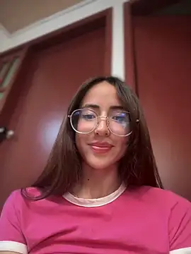 Snapshot of lauravasquez chatting on 9, 3, 2025 lauravasquez online show from 9, 3, 2025