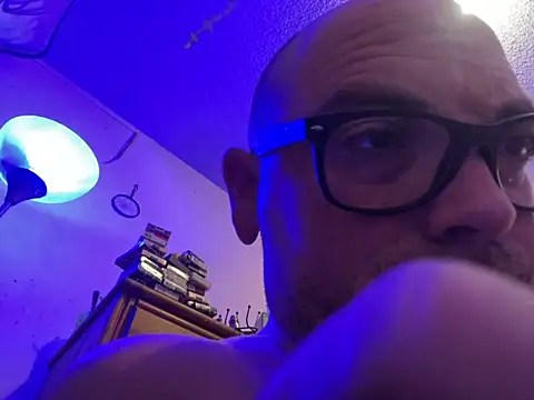 Snapshot of Kindbud420a chatting on 5, 1, 2025 Kindbud420a online show from 5, 1, 2025