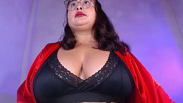 NadiaWhite online show from 1, 12, 2025