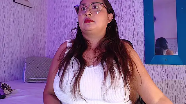 NadiaWhite online show from 10, 2, 2025