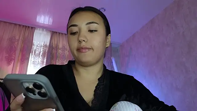 lily  foster online show from 23, 12, 2025