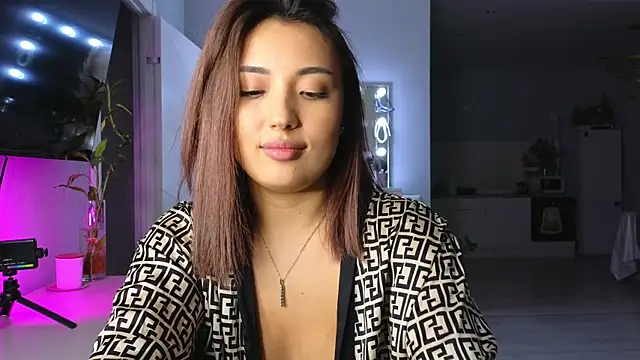 lily  foster online show from 20, 3, 2025