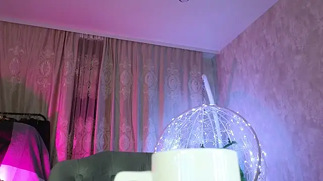 lily  foster online show from 22, 12, 2025