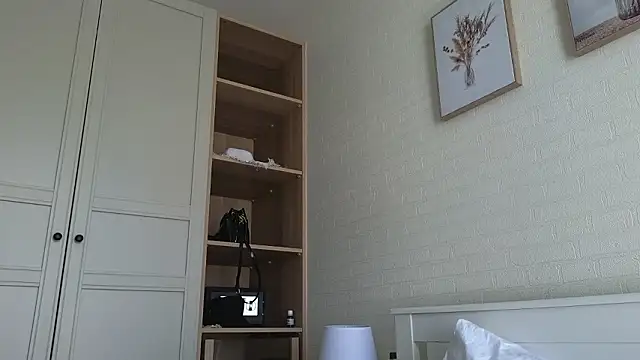 lily  foster online show from 4, 3, 2026