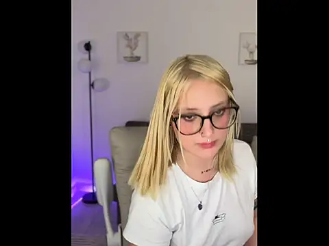 Megan lu2 online show from 15, 4, 2026