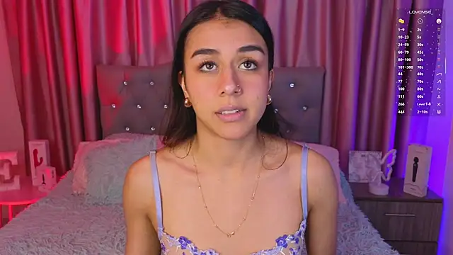 Snapshot of Emiily_Scott1 chatting on 8, 7, 2026 Emiily Scott1 online show from 8, 7, 2026