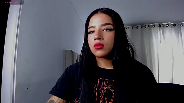 Snapshot of aliice_walker_ chatting on 3, 4, 2026 aliice walker online show from 3, 4, 2026