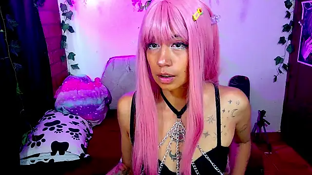 Snapshot of Roxanbunny1 chatting on 4, 12, 2025 Roxanbunny1 online show from 4, 12, 2025