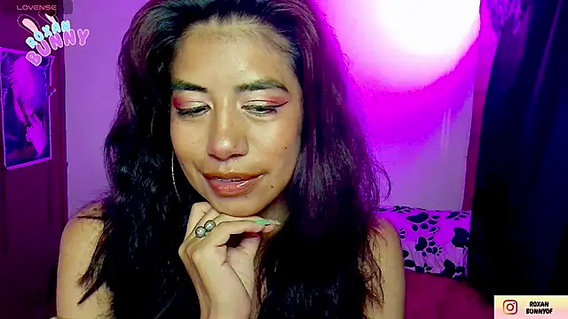 Snapshot of Roxanbunny1 chatting on 23, 11, 2025 Roxanbunny1 online show from 23, 11, 2025