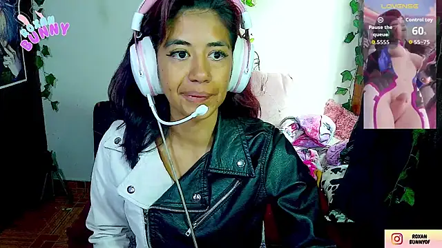 Snapshot of Roxanbunny1 chatting on 2, 12, 2025 Roxanbunny1 online show from 2, 12, 2025