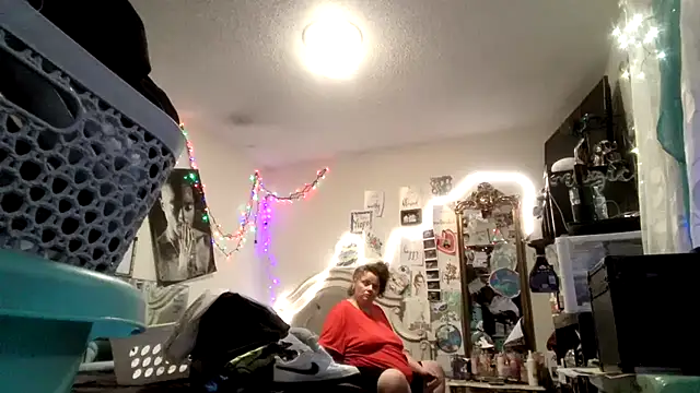 ThICk JuIcEy online show from 31, 3, 2026