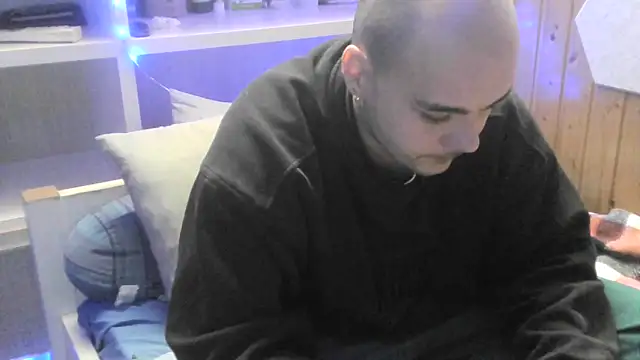 Snapshot of ItalianVinDiesel chatting on 5, 1, 2025 ItalianVinDiesel online show from 5, 1, 2025