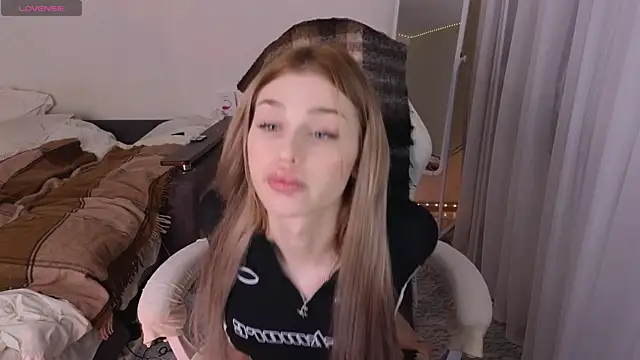 Snapshot of Smanuna chatting on 15, 12, 2024 Smanuna online show from 15, 12, 2024