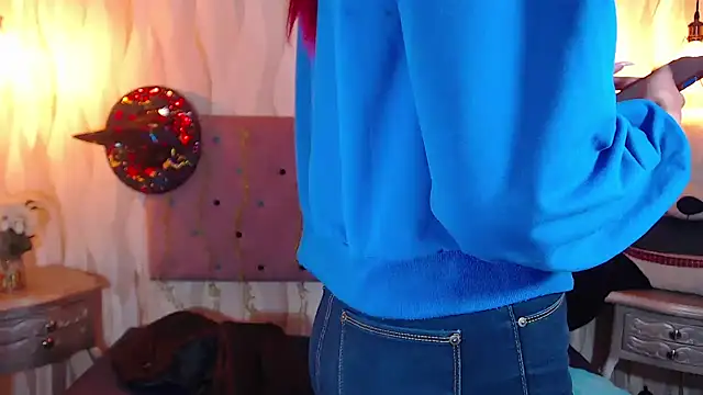 Snapshot of IsabelaLatina chatting on 28, 10, 2025 IsabelaLatina online show from 28, 10, 2025