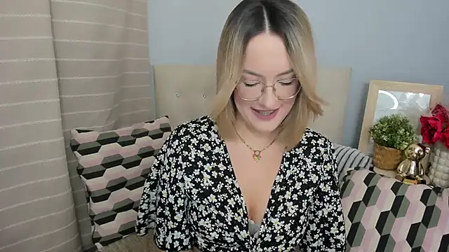 MollyFlowers online show from 23, 3, 2026