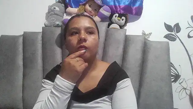 Snapshot of Charis_21 chatting on 22, 4, 2026 Charis 21 online show from 22, 4, 2026