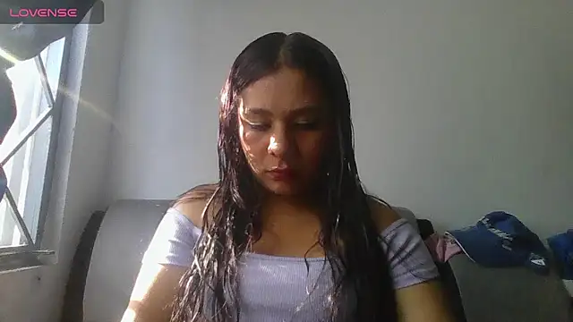 Snapshot of Charis_21 chatting on 6, 5, 2026 Charis 21 online show from 6, 5, 2026