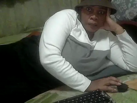 Snapshot of BLACKMILF4U chatting on 9, 6, 2026 BLACKMILF4U online show from 9, 6, 2026