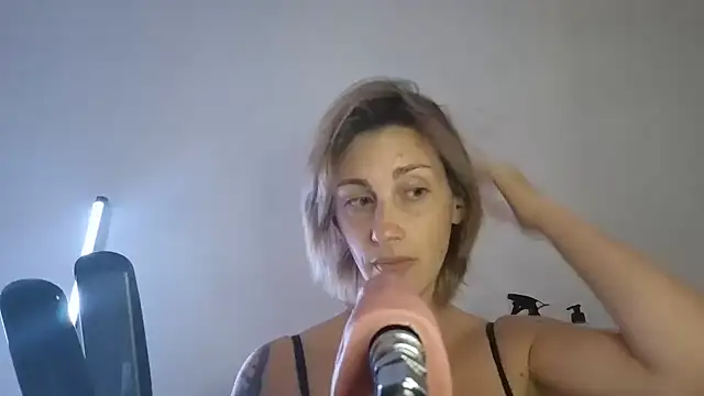 Snapshot of Liza_Rosa chatting on 9, 10, 2025 Liza Rosa online show from 9, 10, 2025