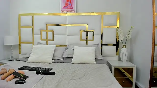 Layla Sia online show from 6, 11, 2025