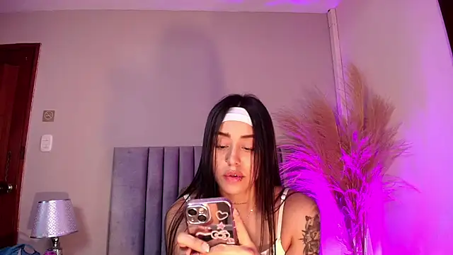 NoraDasilva online show from 11, 11, 2025