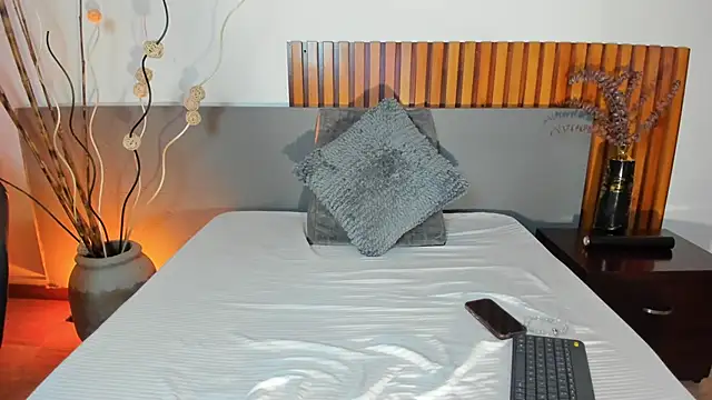 NoraDasilva online show from 23, 12, 2025