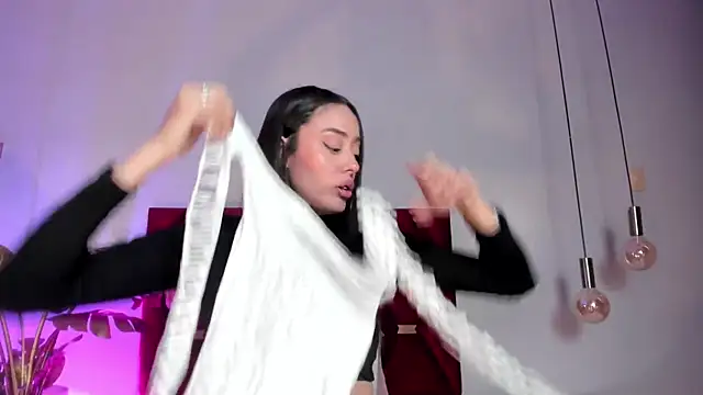 NoraDasilva online show from 17, 12, 2025