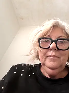 Snapshot of Merilulla chatting on 7, 10, 2025 Merilulla online show from 7, 10, 2025