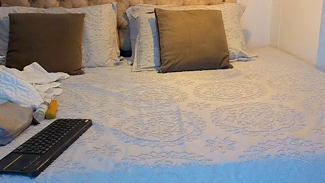 Snapshot of KeryHillson chatting on 22, 11, 2025 KeryHillson online show from 22, 11, 2025