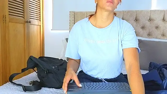 Snapshot of KeryHillson chatting on 29, 10, 2025 KeryHillson online show from 29, 10, 2025