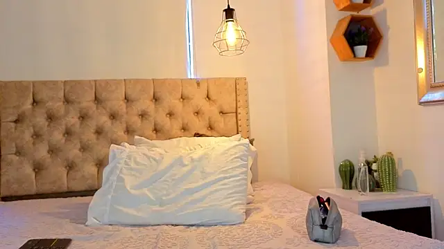 KeryHillson online show from 9, 4, 2026