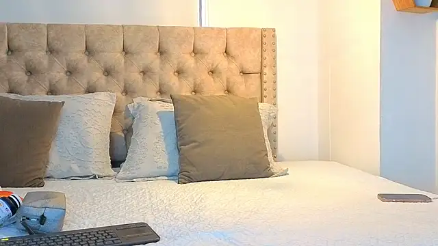 Snapshot of KeryHillson chatting on 12, 11, 2025 KeryHillson online show from 12, 11, 2025